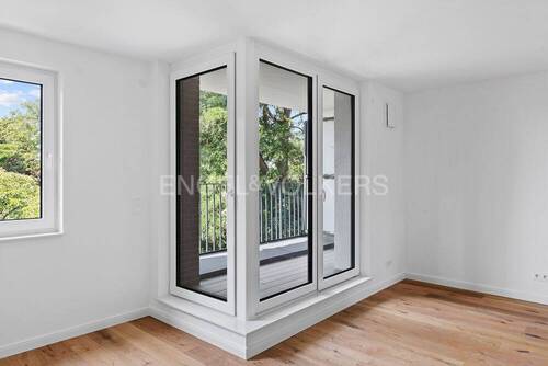 Zugang zum nach Südwesten ausgerichteten Balkon - 