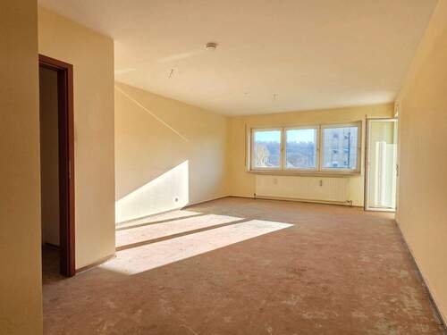 Wohnbereich - Etagenwohnung mit 82,00 m&sup2; in Dörfles-Esbach zum Kaufen