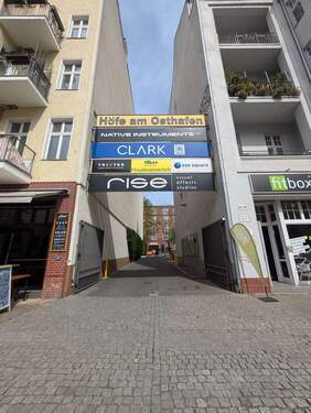 Toreinfahrt - 