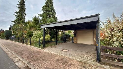 Grundstückseingang/Carport - 4 Zimmer Einfamilienhaus zum Kaufen in Garbsen