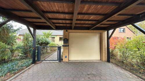 Grundstückseingang/Carport/Garage - 4 Zimmer Einfamilienhaus in Garbsen