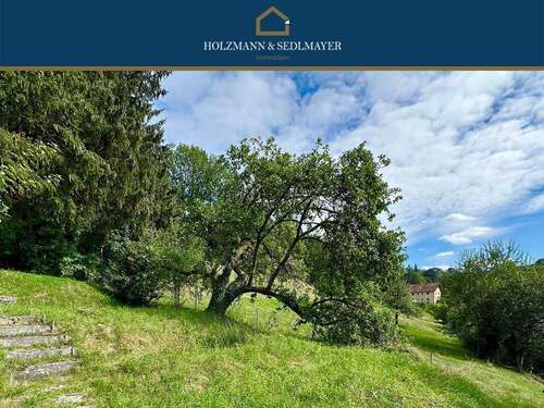 Titelfoto - Ein Grundstück, zwei Möglichkeiten: Exklusives Baugrundstück am Landshuter Hofberg