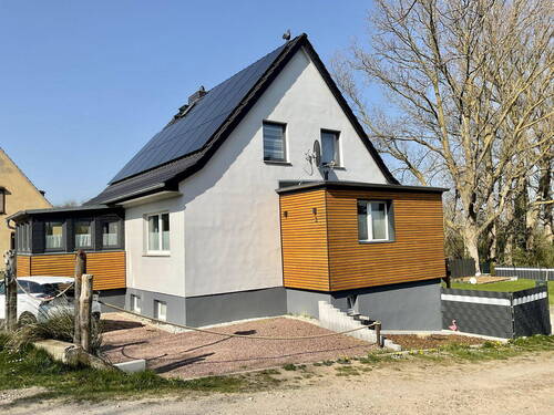 Hausansicht / Seite - Einfamilienhaus mit 157,00 m² in Poseritz zum Kaufen
