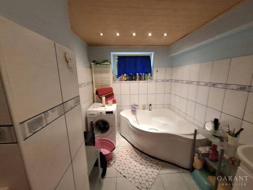 Bad - Mehrfamilienhaus, Wohnhaus mit 291,00 m² in Neuffen zum Kaufen