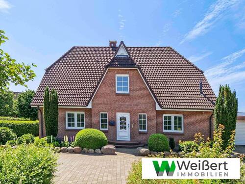 Nordansicht - Energieeffizientes Friesenhaus in idyllischer Sackgassenlage - ca. 256?m² Wohnfläche, 7 Zimmer, Garage & Werkstatt!