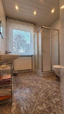 Gäste-WC mit Dusche - 