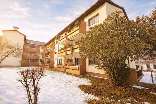 Das Haus von Außen - Etagenwohnung mit 69,50 m&sup2; in Augsburg zum Kaufen