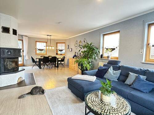 gemütliches Wohnen - 5 Zimmer Einfamilienhaus in Ummerstadt