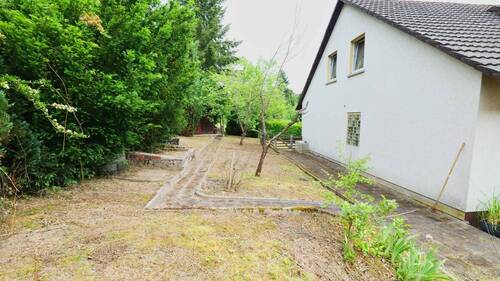 Gartenbereich mit Hütte - 