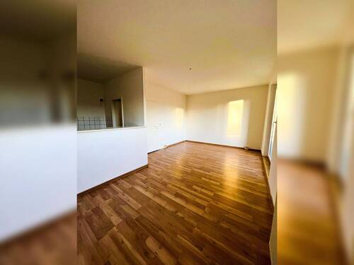 Referenzbild Wohnzimmer mit Küchentresen.jpg - Etagenwohnung in Magdeburg zum Kaufen