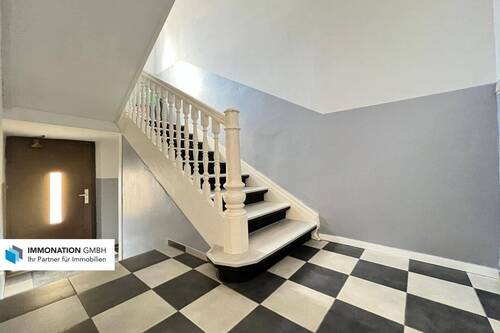 Treppenhaus - 4 Zimmer Etagenwohnung in Nürnberg