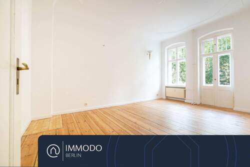 Wohnzimmer - ?? Helle Altbau-Perle nahe Rehberge: 2-Zi mit Balkon, Aufzug, EBK, Dielen & charmantem Erkerzimmer