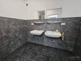 Waschraum mit Dusche - 