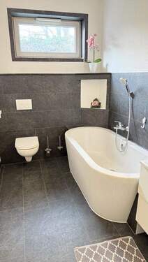 Vollbad mit sep. Dusche - 