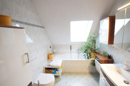 Tageslichtbadezimmer (OG) - 