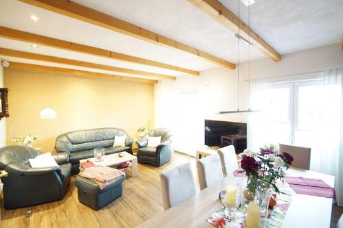 Wohn-/Esszimmer mit Terrassenzugang - 