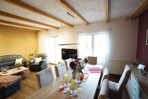 Wohn-/Esszimmer mit Terrassenzugang - 