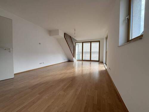 Wohnzimmer 5.OG - Helle 4-Zimmer-Maisonette mit Südostbalkon & separater Dachgeschosswohnung in Prenzlauer Berg!