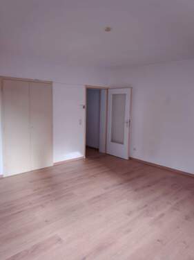 Wohnzimmer 1 - Schöne 2 Zimmer-Wohnung in zentraler und ruhiger Lage