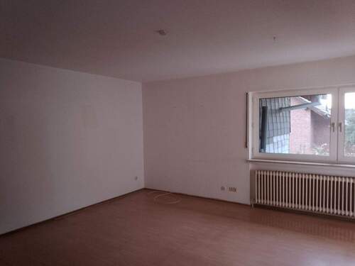 Wohnzimmer 2 - 2 Zimmer Etagenwohnung zur Miete in Siegen