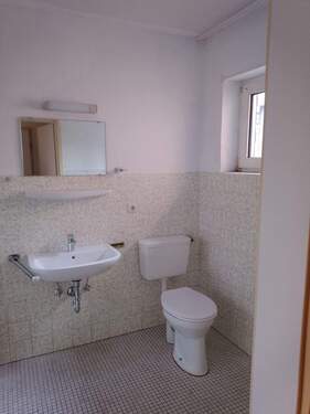 Bad mit neuem Waschbecken - 