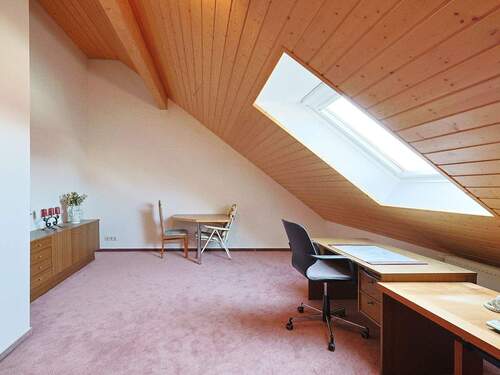 Großer Schlaf- oder Hobbybereich im Dachgeschoss - 