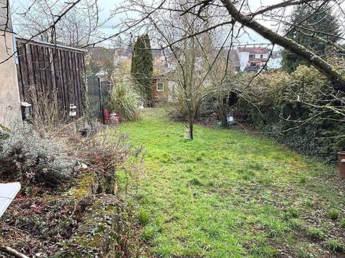 nahe gelegener Garten mit Gartenhäuschen - 