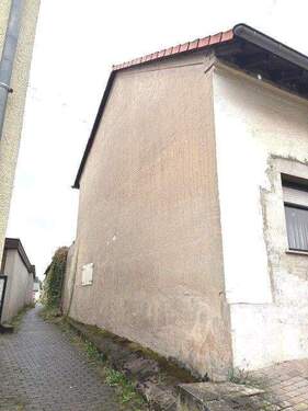 Linke Seitenansicht.jpg - 5 Zimmer Einfamilienhaus in Schwalbach