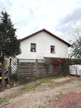 Seitenansicht rechts - Einfamilienhaus mit 123,00 m&sup2; in Schwalbach zum Kaufen