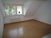 Teilansicht Wohnzimmer - HH-BILLSTEDTOberschleems helle 2,5 Zi.-DG.-Whg. (2.OG) 60m², Laminat, Vollbad, 910,- inkl.