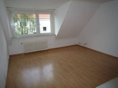 Teilansicht Wohnzimmer - HH-BILLSTEDTOberschleems helle 2,5 Zi.-DG.-Whg. (2.OG) 60m², Laminat, Vollbad, 910,- inkl.