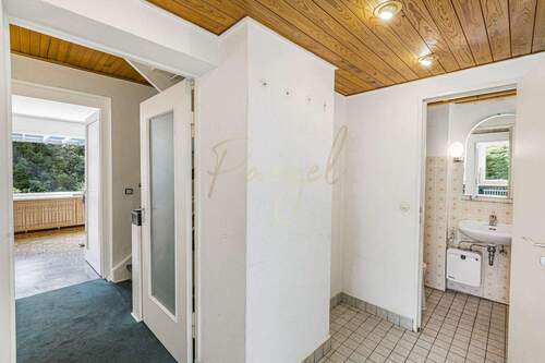 Eingang + Gäste WC - 