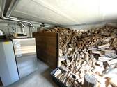 Holzlager im Keller - 