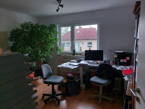 Arbeitszimmer in Erdgeschoss- Wohnung - 