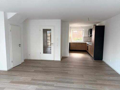 Wohn-/ Essbereich mit Terrasse - 