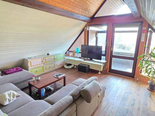 Studio-Wohnzimmer mit Balkon - 