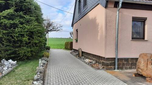 Haus mit Hofeinfahrt - Tolles Grundstück mit Doppelhaushälfte und Wintergarten in Mügeln
