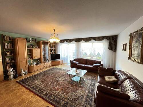 großes Wohnzimmer - 6 Zimmer Reihenmittelhaus zum Kaufen in Karlsruhe