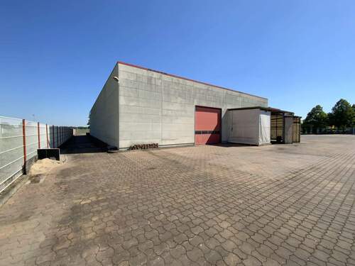 Weg hinter der Halle - 