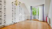 Wohnzimmer 1 - Mehr als nur Wohnen: Drei Zimmer unterm Dach mit Zukunftsspielraum