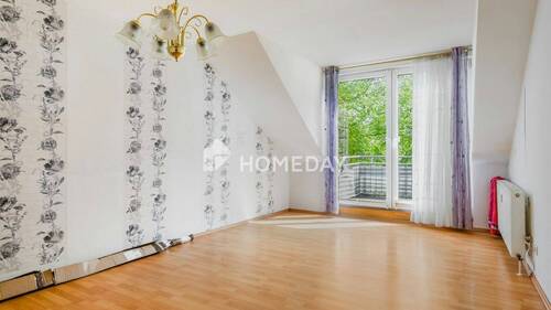 Wohnzimmer 1 - Mehr als nur Wohnen: Drei Zimmer unterm Dach mit Zukunftsspielraum