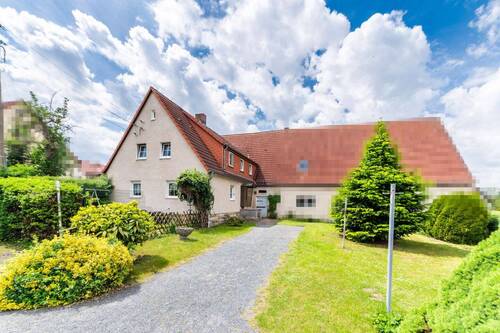 Hausansicht ohne Scheune - Einfamilienhaus mit 101,00 m&sup2; in Kreischa zum Kaufen