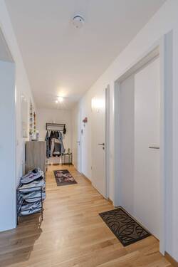 Flur - Etagenwohnung mit 94,50 m&sup2; in Bietigheim-Bissingen zum Kaufen