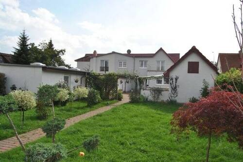 Ansicht (Einliegerwohnung + Saunahaus) - 8 Zimmer Doppelhaushälfte zum Kaufen in Rostock