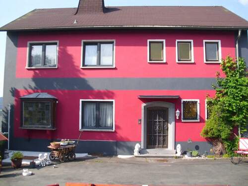 Wohnhaus Front - 6 Zimmer Mehrfamilienhaus, Wohnhaus zum Kaufen in Fichtelberg