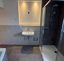 ALLES NEU im 1.OG - Bad mit FensterWanneDusche - frei ab sofort - Flöha