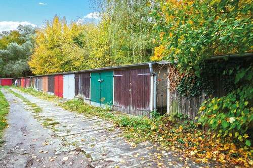 Garagen von rechts - Grundstück in Brandenburg an der Havel zum Kaufen
