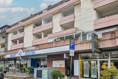 Außenansicht Front seitlich li - Investieren mit Sicherheit: Traditionspraxis in bester Lage von Leichlingen (Rheinland)