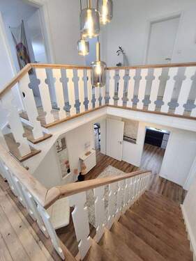 Flur - Treppenhaus - 6 Zimmer Einfamilienhaus in Osnabrück