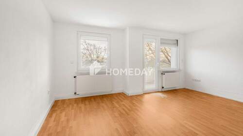 Wohnzimmer 1 - 2 Zimmer Etagenwohnung zum Kaufen in Hannover